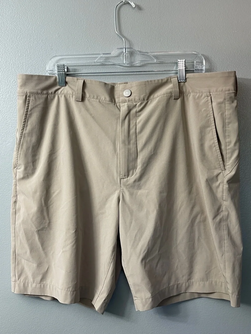 vineyard vines fairway shorts tan golf shorts Men's Tan Shorts 38 - Picture 1 of 6